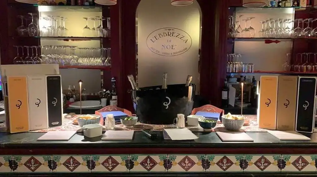 10 Best Restaurants in Naples, Italy